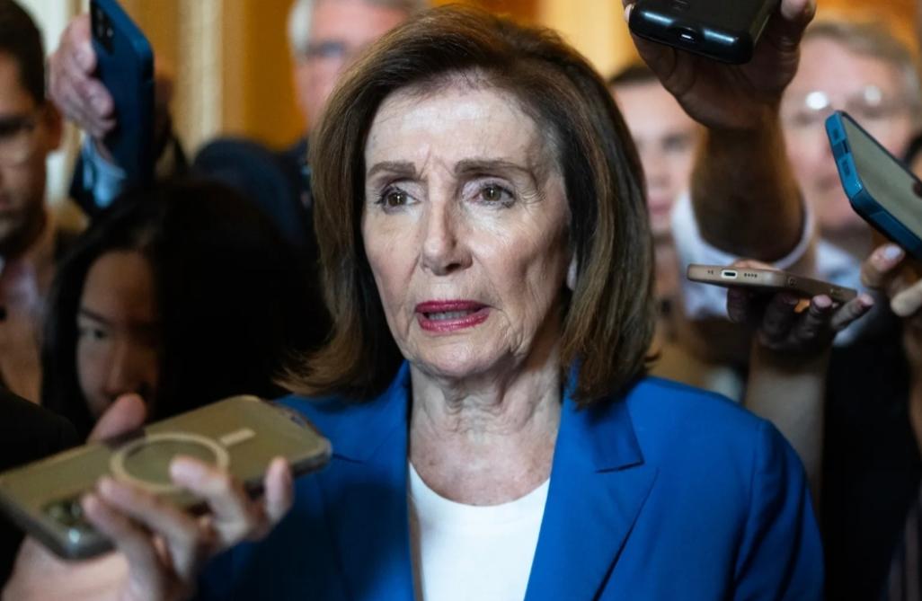 佩洛西骂特朗普坑工薪族？

4月15号佩洛西发文骂特朗普，说特朗普和共和党当初拍