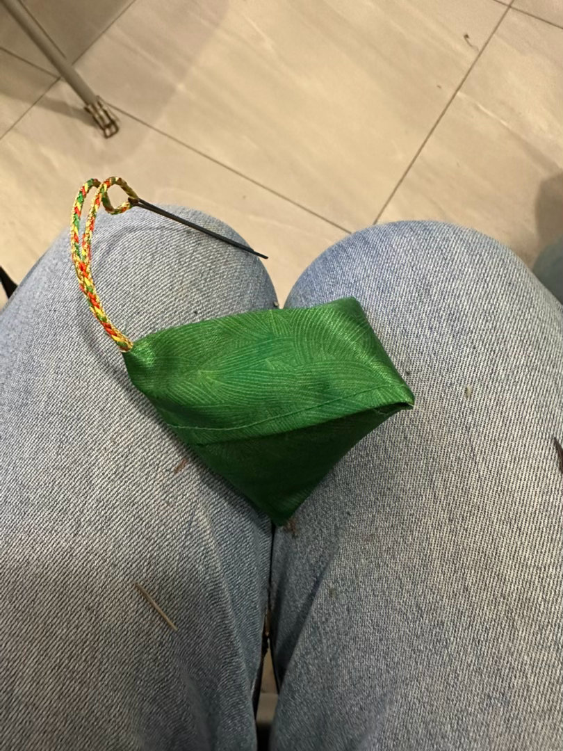 今天来活动，轻松时间是带我们做香包，很简单也有成就感。 一个活动看似简单，但要构