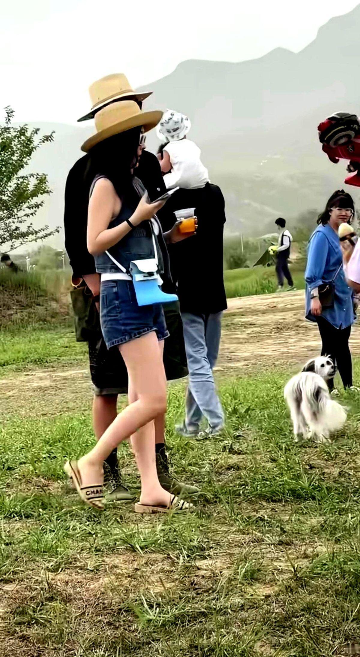 人们总觉得瘦才健康，现在倒有人说“肉感才美”。

霍思燕那照片里的笑容很好看，脸