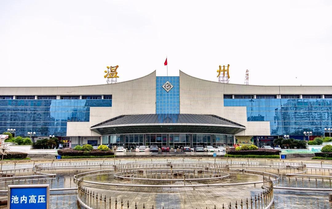 温州站，一个上世纪九十年代感觉的车站
温州站，一个上世纪九十年代感觉的车站
