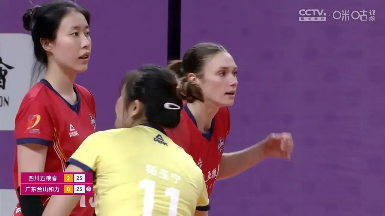 缪伊雯PK王逸凡+栗垚，四川女排3：0大胜广东队，缪伊雯暴力进攻太强了！广东队防