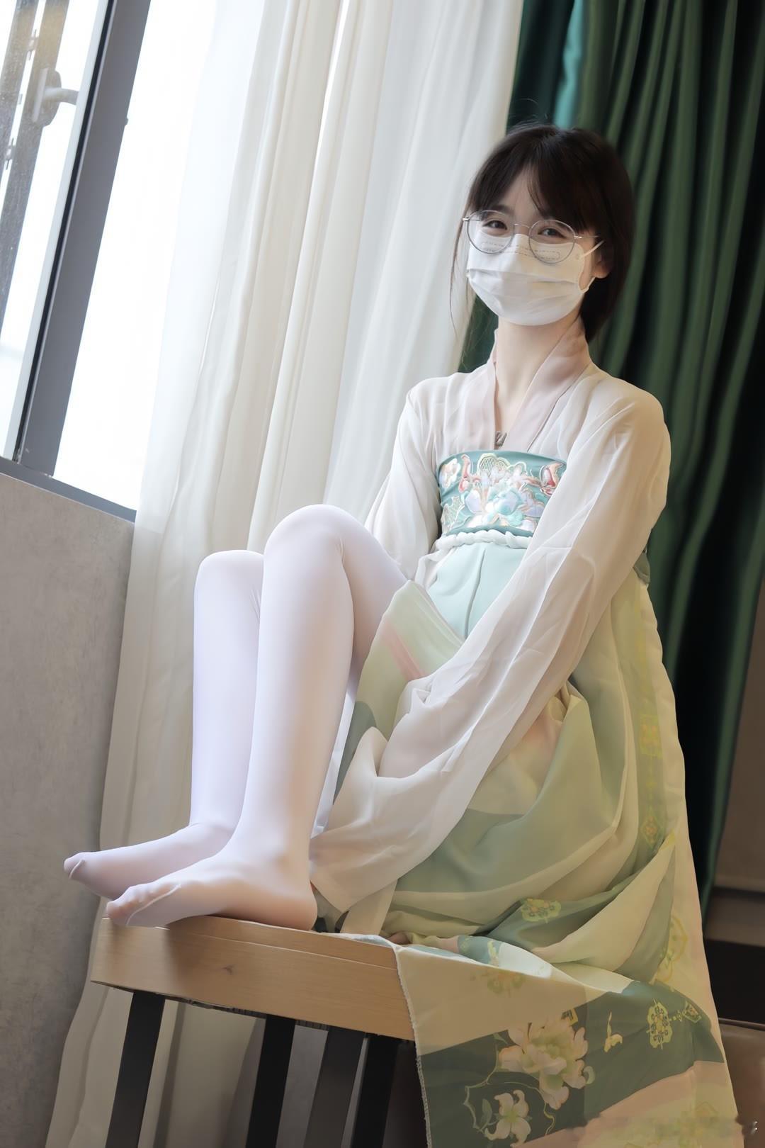 白丝配汉服~ ​​​