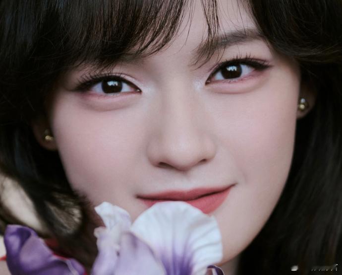 摄影师是多喜欢文淇的眼睛 文淇的镜头表现力太惊艳了！摄影师对她的眼睛偏爱不是没道