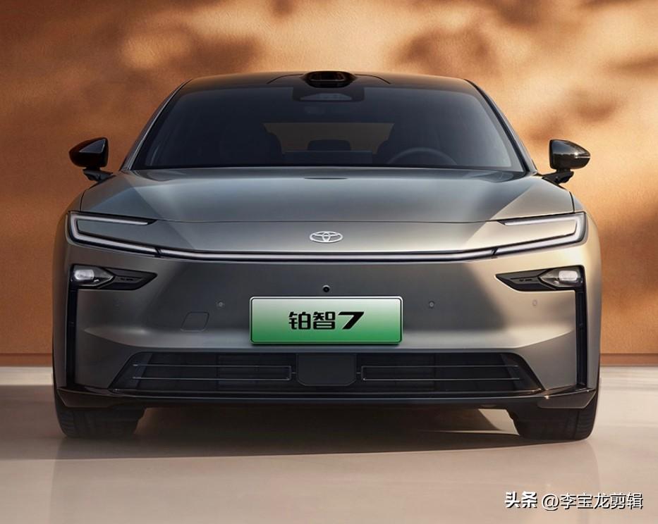 金九银十买车，很多人想看一台兼顾智能、舒适还有靠谱安全底子的纯电轿车，今天聊聊广
