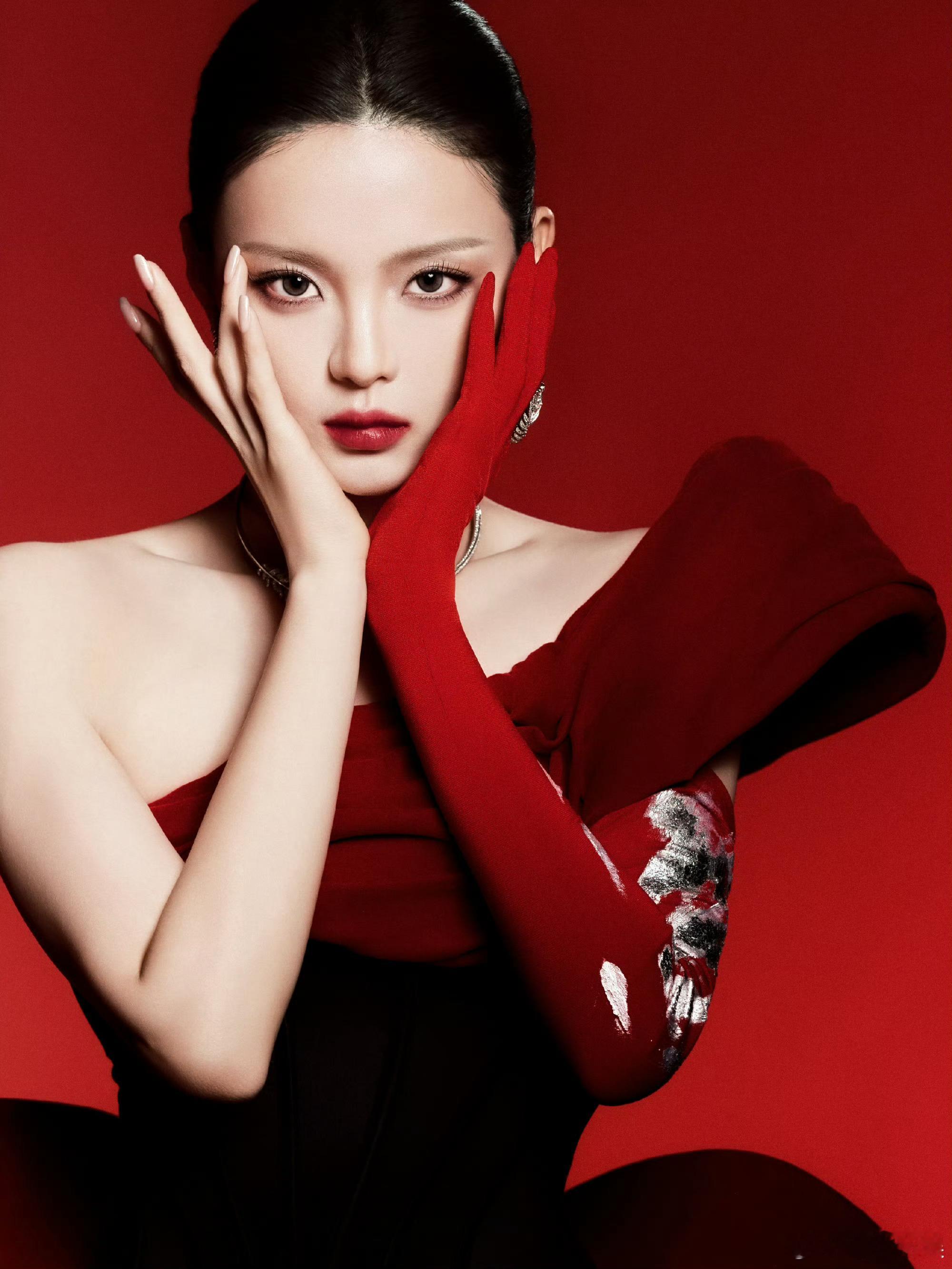 杨超越红玫瑰女王杨超越电影感大片杨超越电影感大片，好美，[哇][哇] ​​​