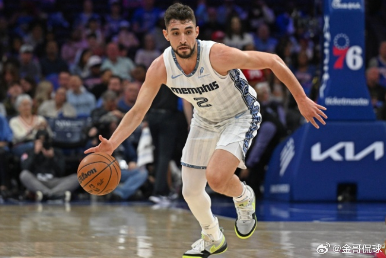 NBA常规赛，灰熊110-105击败爵士。本场比赛，灰熊后卫杰罗姆出场30分钟1