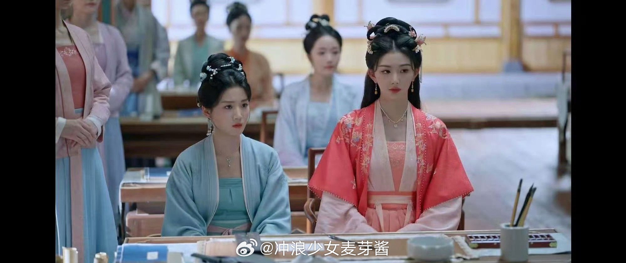 这剧没火，是男女主纷纷被艳压了的原因吧 ​​​