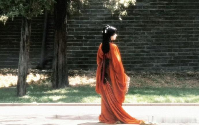 白鹿机场状态白鹿难受但还是努力跟粉丝们打招呼白鹿机场状态，白鹿难受但还是努力跟粉