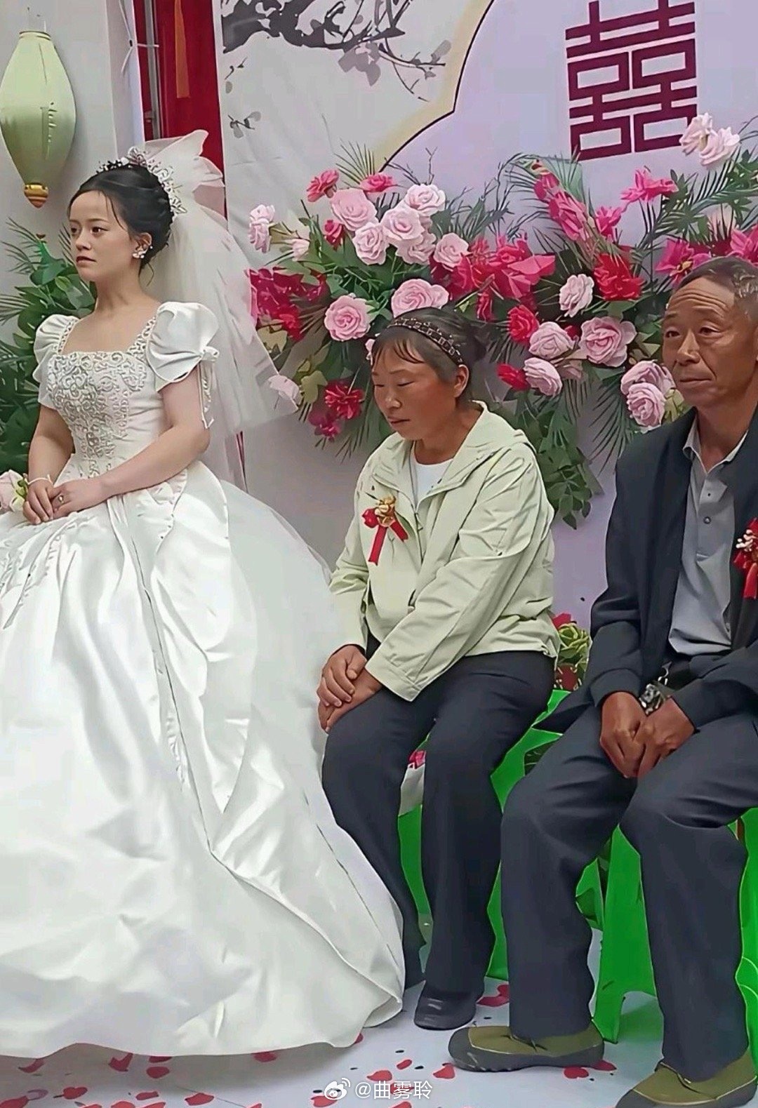 看到这一幕好心酸！父母这样的条件，有必要搞这么隆重的婚礼吗？ 