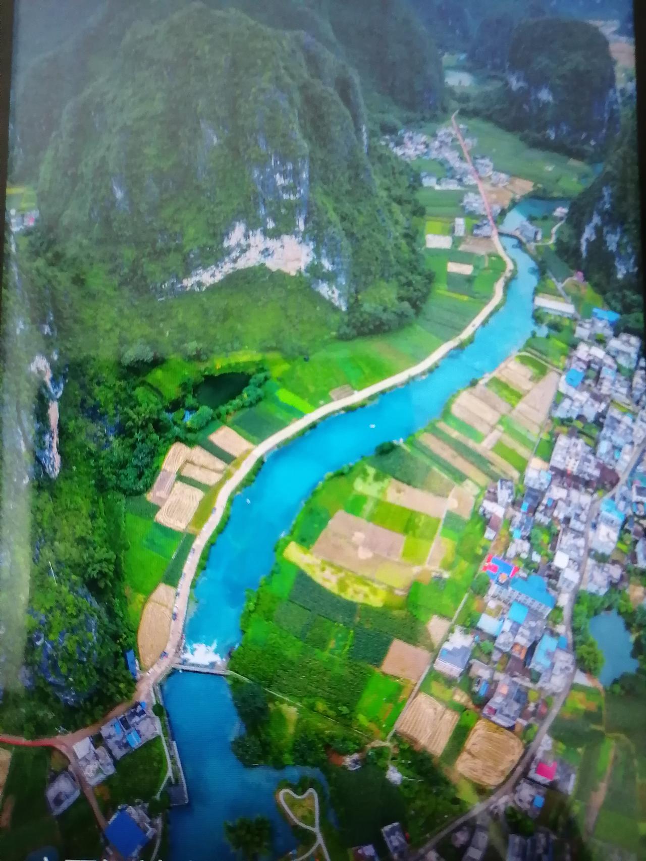 等昆夏高铁开通后，广东省密集的人口去河池的旅游业后；马上就会发达高收入了，再加上