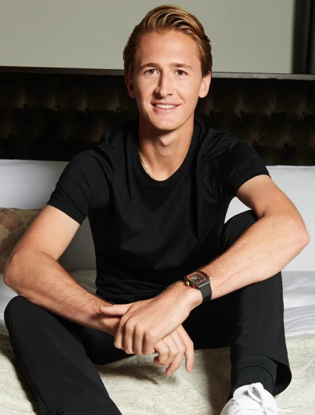 网球有約｜这种事也能发生在蒙特卡洛。
两架摩托车在距离蒙特卡洛乡村俱乐​​部几米