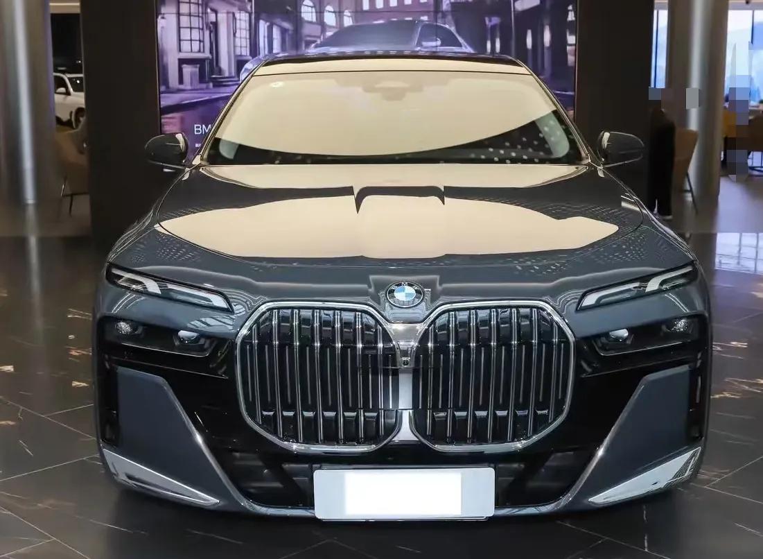 26款宝马7系“以价换量”？年销不足万，百万豪车也扛不住卷！
 
宝马7系这“精