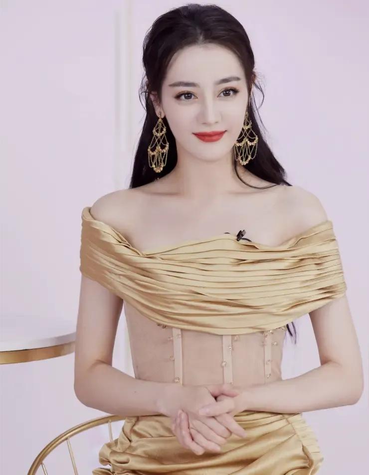 《枭起青壤》即将上映，迪丽热巴与陈星旭共赴奇幻之旅
在影视界繁星点点的夜空中，一