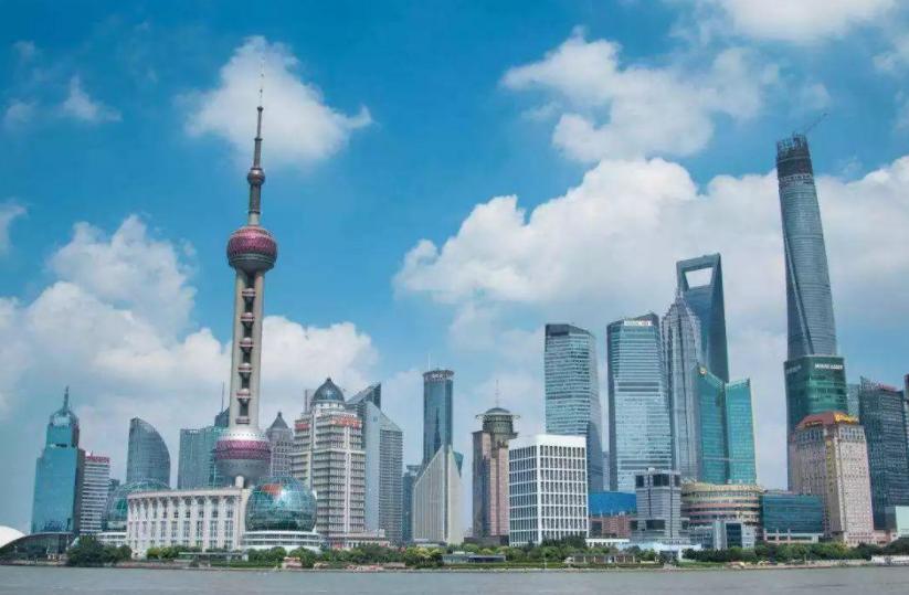 网络视频该整顿一下了！
现在很多网络视频都是这几个体裁：
兄弟为家产相残，亲情最