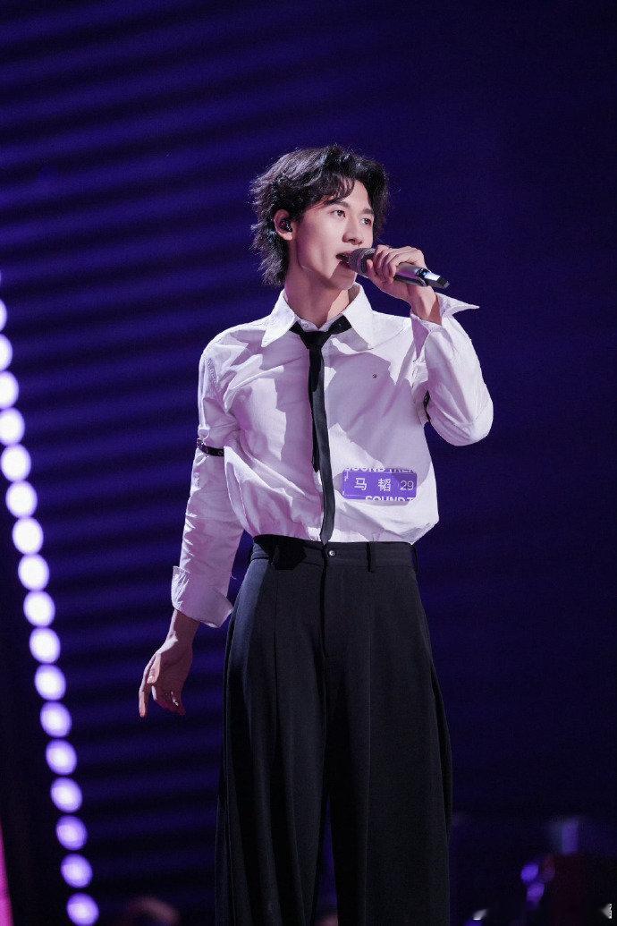 音综选手以李宇春为唱跳标杆声鸣远扬看到音综选手把李宇春当作唱跳标杆，瞬间觉得太有