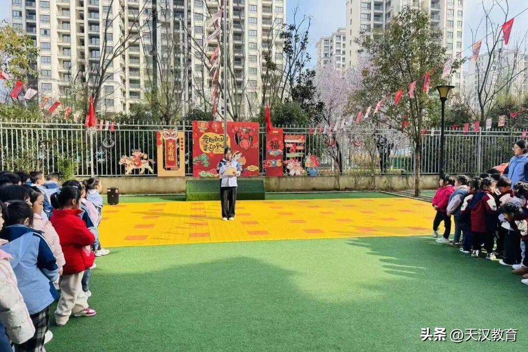 汉中兴汉新区第五幼儿园开展“不负春光，“植”得期待”植树节主题活动，让孩子们在春