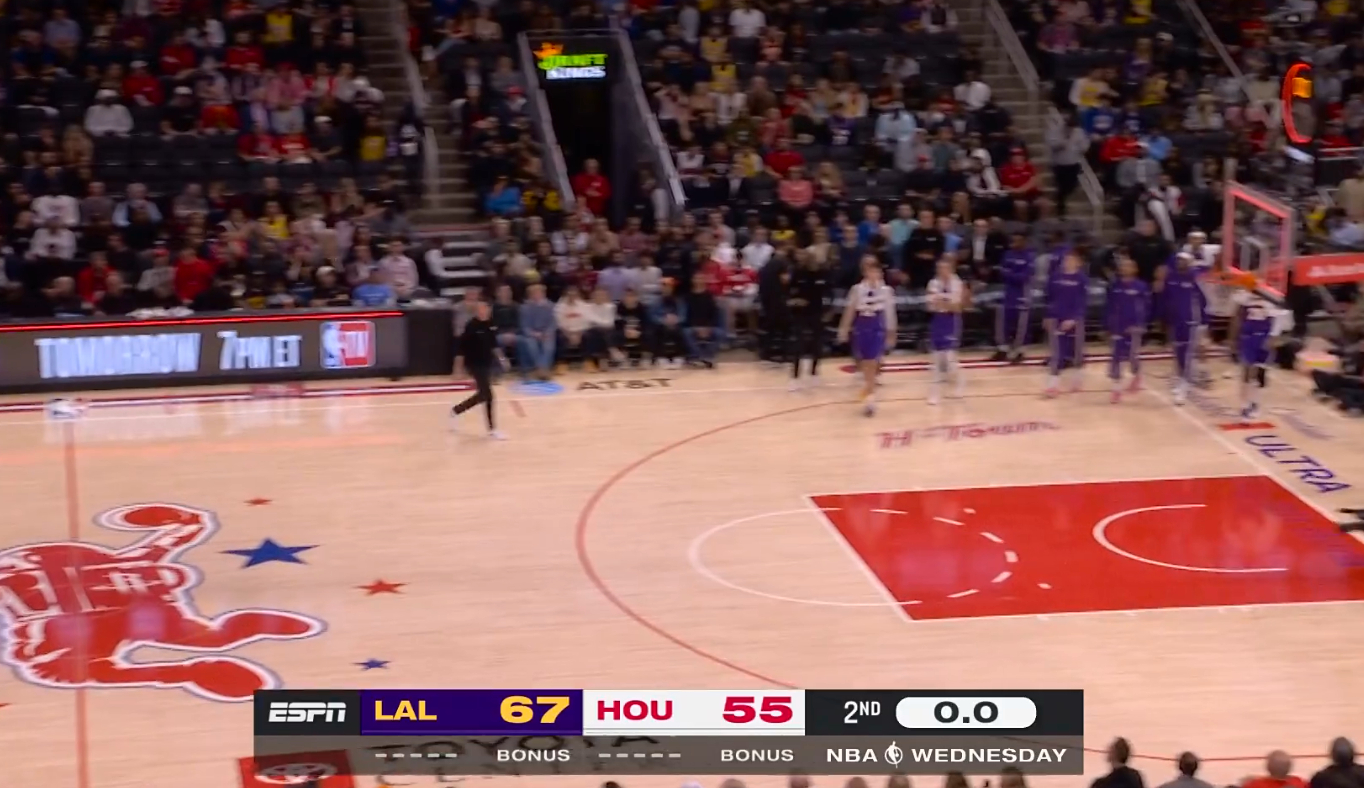 上半场结束，湖人67-55火箭，怎么说？詹姆斯18分2篮板1盖帽，东契奇18分6