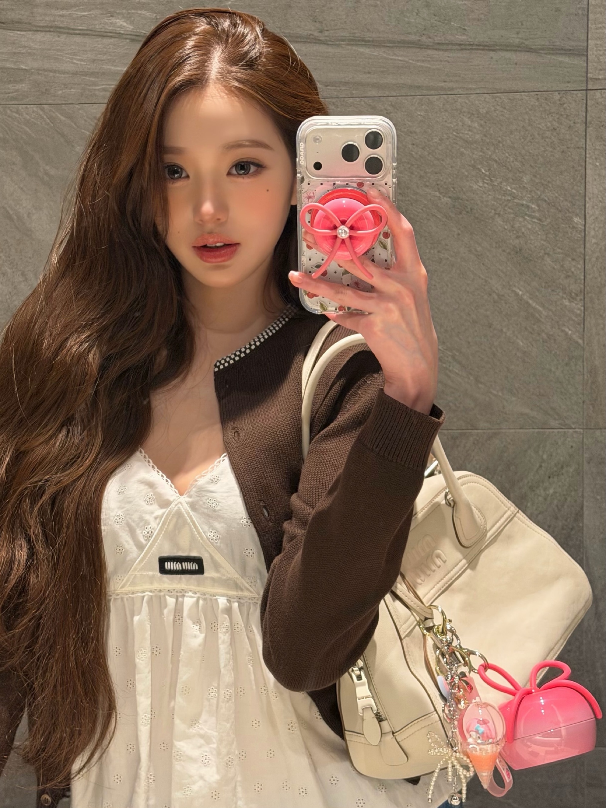 永远樱桃的手机支架到底什么时候上 以后线下认乱纪就靠樱桃梳挂件和樱桃支架🍒一直