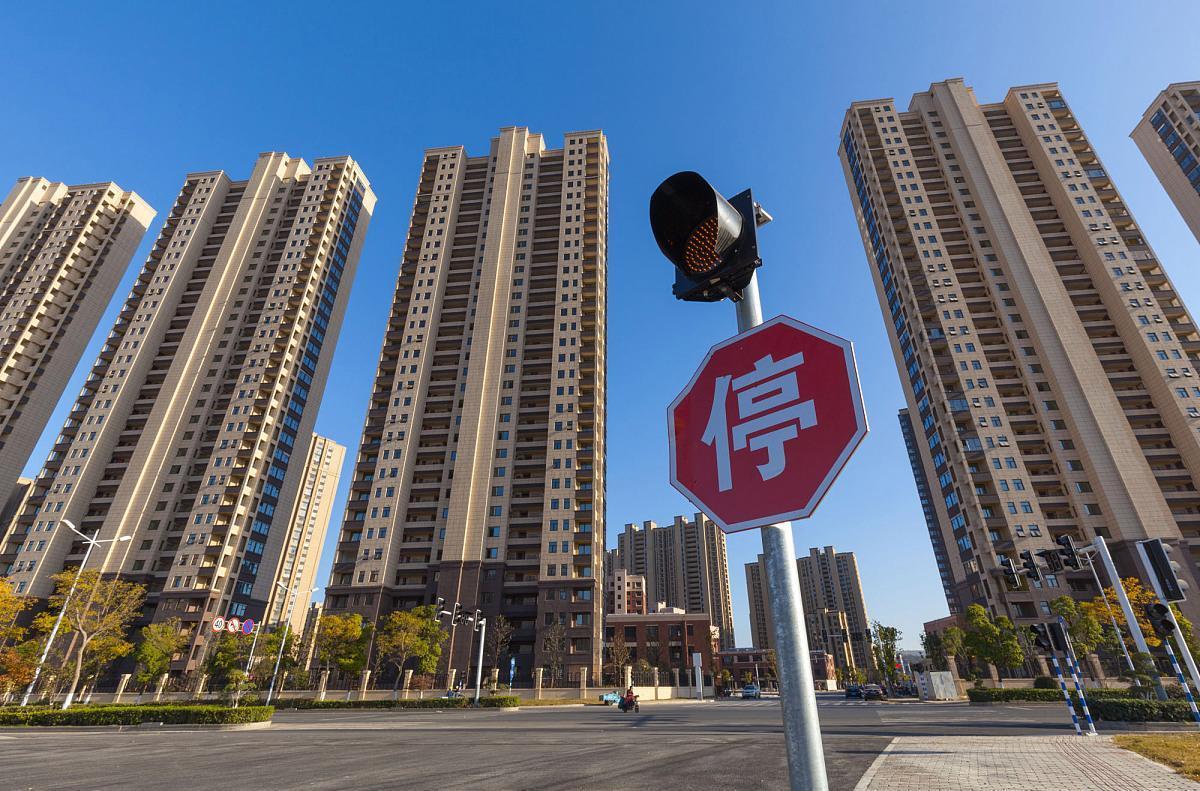 北京放宽非京籍家庭购房条件，主要是非京籍家庭购房得社保调减一年，五环内购房是两年