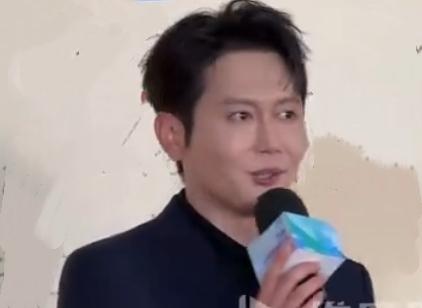 孟鹤堂亮相了2026年8月6日在哈尔滨举行的首届太阳岛电影周。
他作为青年演员代