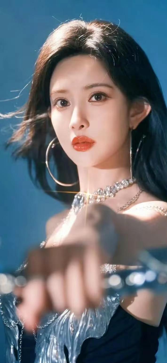 孟子义 孟子义唱歌 孟子义跨年晚会与多人合唱跑调 孟子义周华健合唱 孟子义为跑调