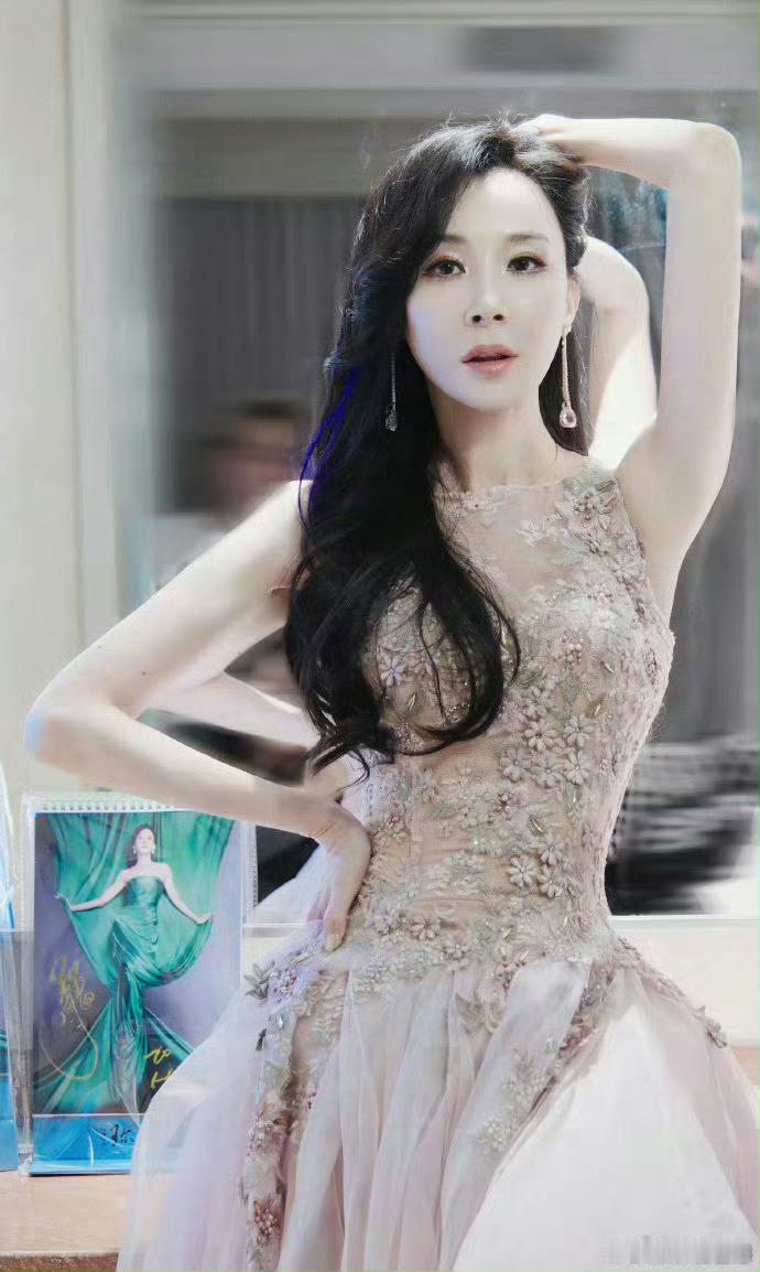 萧蔷我人怎么那么好🌸《乘风2026》初见面名场面!叶一茜聊起萧蔷多年前暖心提醒