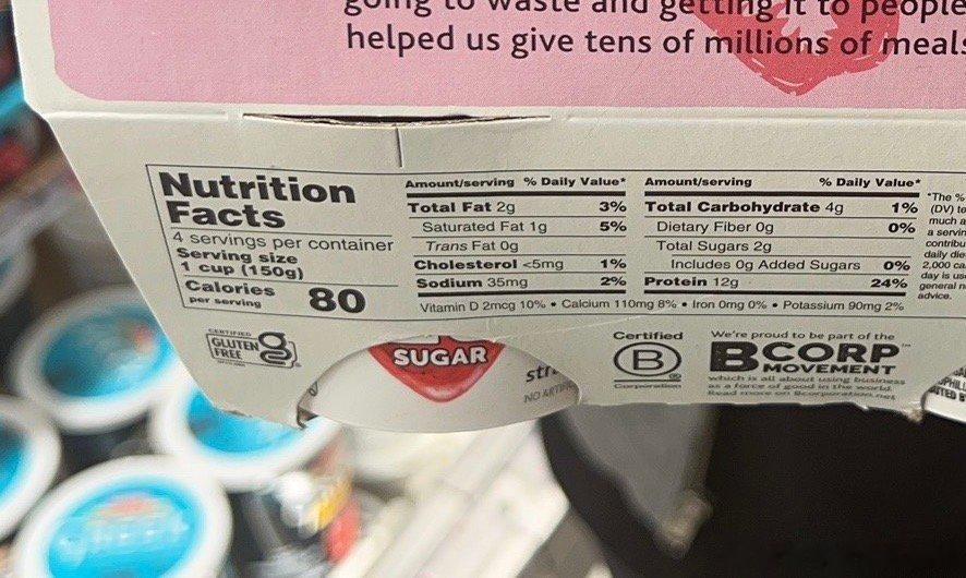 在超市里找到了一款特别好的减脂酸奶！！！低热量，低脂肪，超高蛋白，无添加，真的是