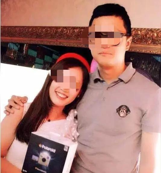 本来通过开直播可以翻身，没想到直播间里清一色的是嘲笑。宋喆这个人和王宝强原本是经