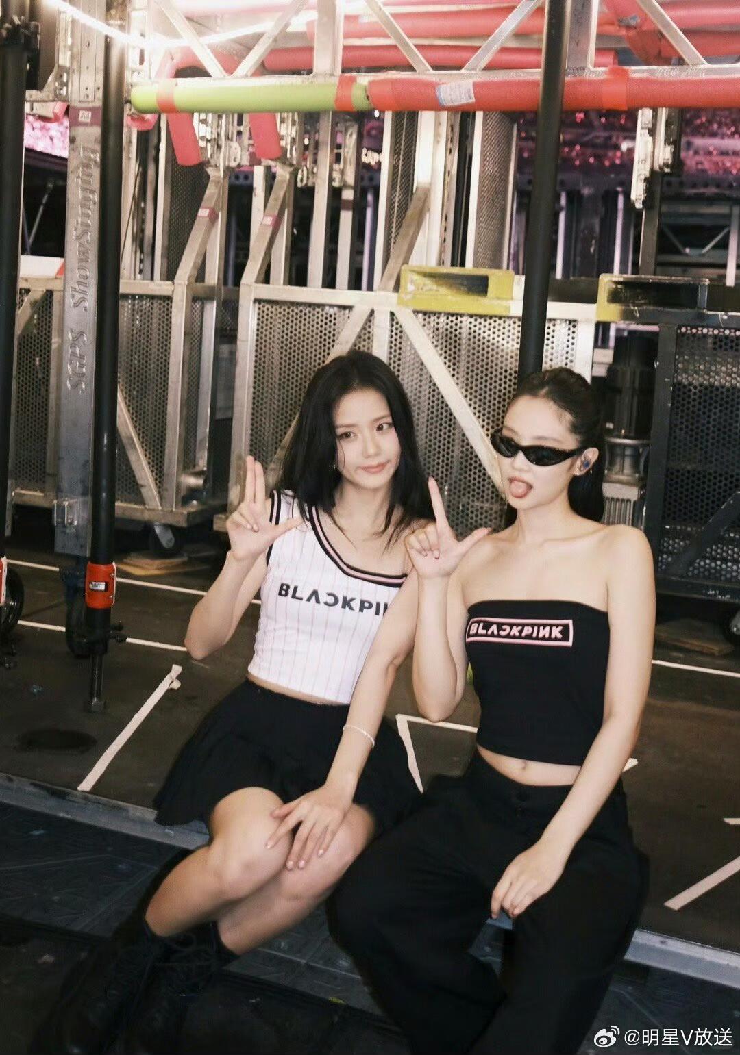 blackpink全员给lisa庆生 又是被 BP 团情感动的一天！三位成员集体