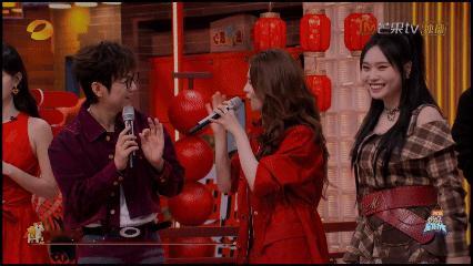 李雪琴新剧倒追田雨 真的被叶爱花笑疯！喜欢就主动出击，认准师父绝不手软🥰。提着