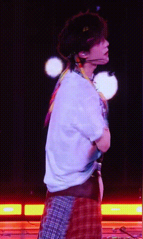 苏新皓随舞比心苏新皓饭撒的神，转圈比心被萌翻了，随舞超棒