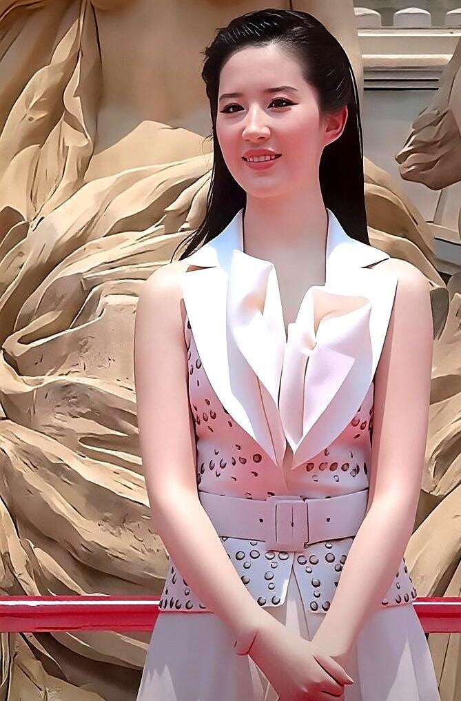 刘亦菲竟然没进“四大扛剧花”榜单？！

网上都吵翻了，说她2025年作品输出断层