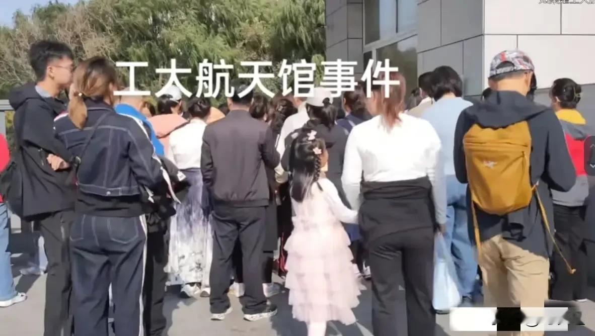 哈工大不配大学这个称呼？

刚才看到一位作者就国庆节期间“一群游客带着孩子去哈工