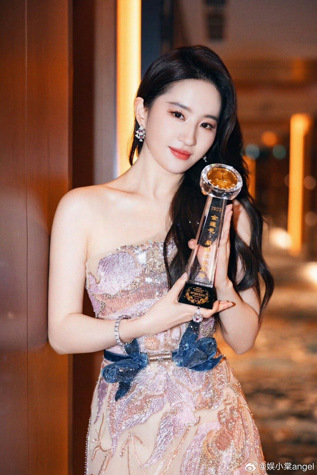 我们内娱盛开的视后们揭晓杨紫白玉兰视后迪丽热巴金鹰视后赵丽颖飞天视后杨幂CMG视