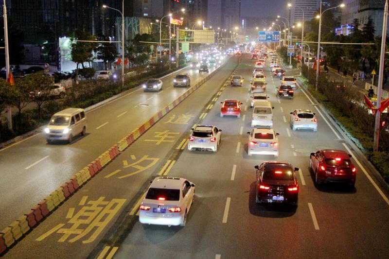 广东高速春运“逆行”这事太有意思了！2026年春运，许广高速清远段、广深高速东莞