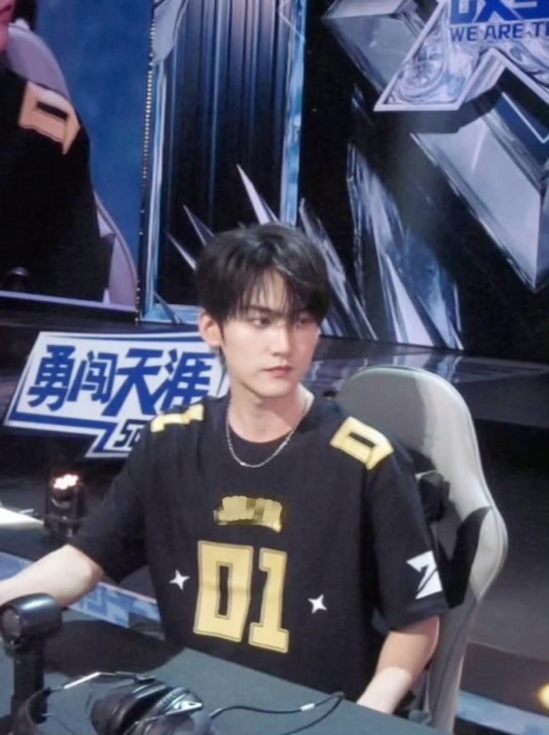 周柯宇小城春色 zky周柯宇周正 Compang is than love.陪伴