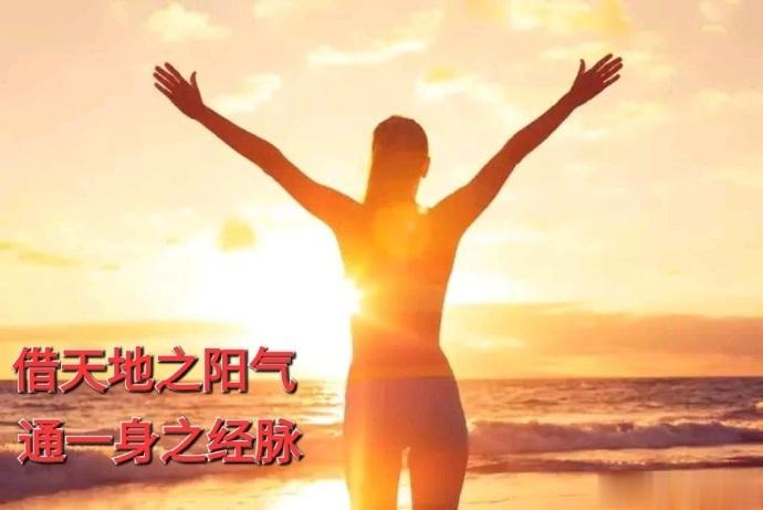 #国医的精诚力量# 治疗眼袋的关键，一是健脾，二是祛痰从中医角度讲：五脏六腑之精