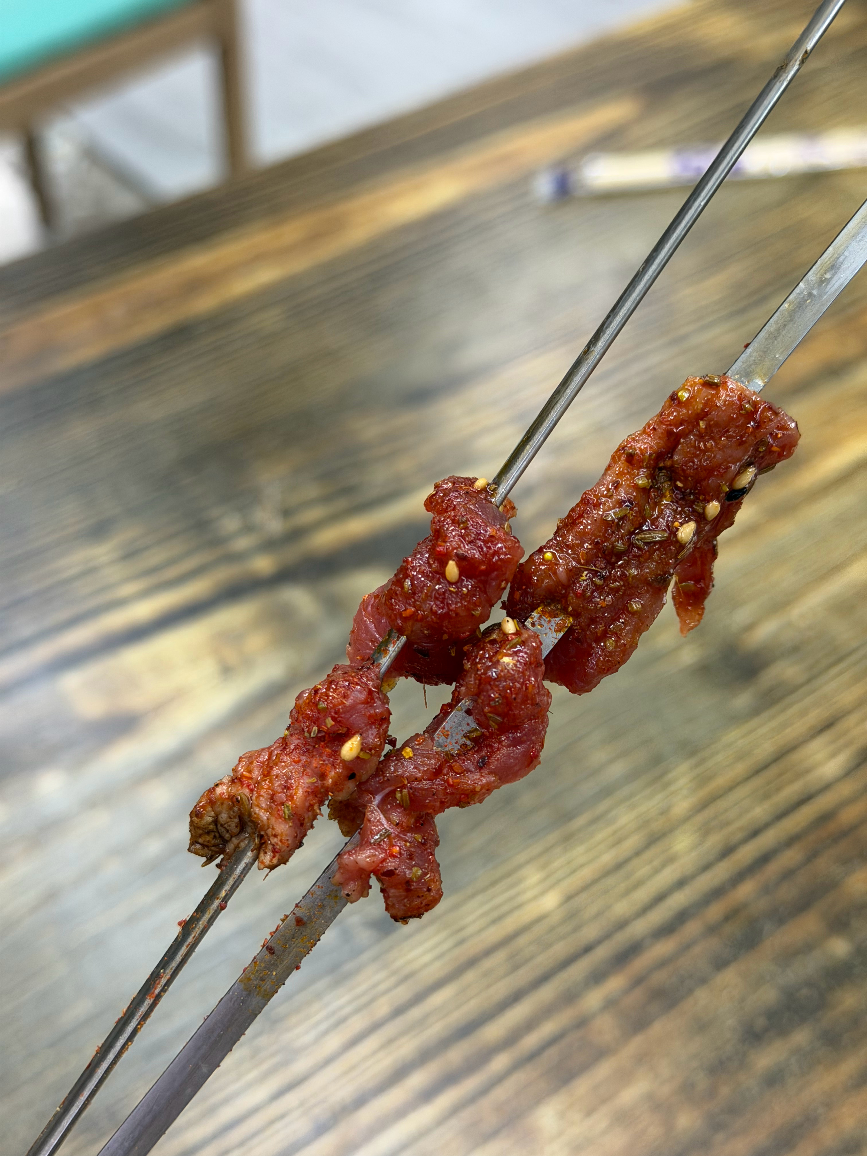兄弟们，吃过三分熟的烤牛肉串吗？ ​​​
