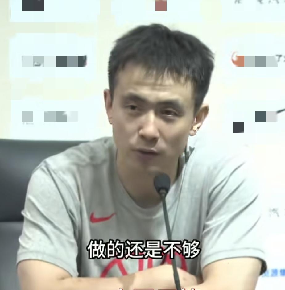 赵继伟身为队长，输球后却甩锅年轻人，确实不应该。其实赵继伟和高诗岩等后卫球员才是