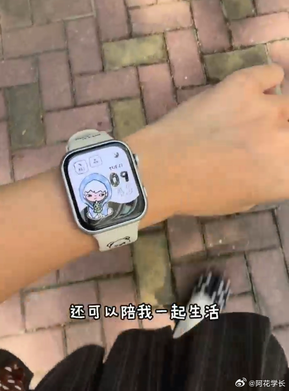 随身数码正在成为个人审美表达的载体。华为nova泡泡玛特联名礼盒发布华为nova
