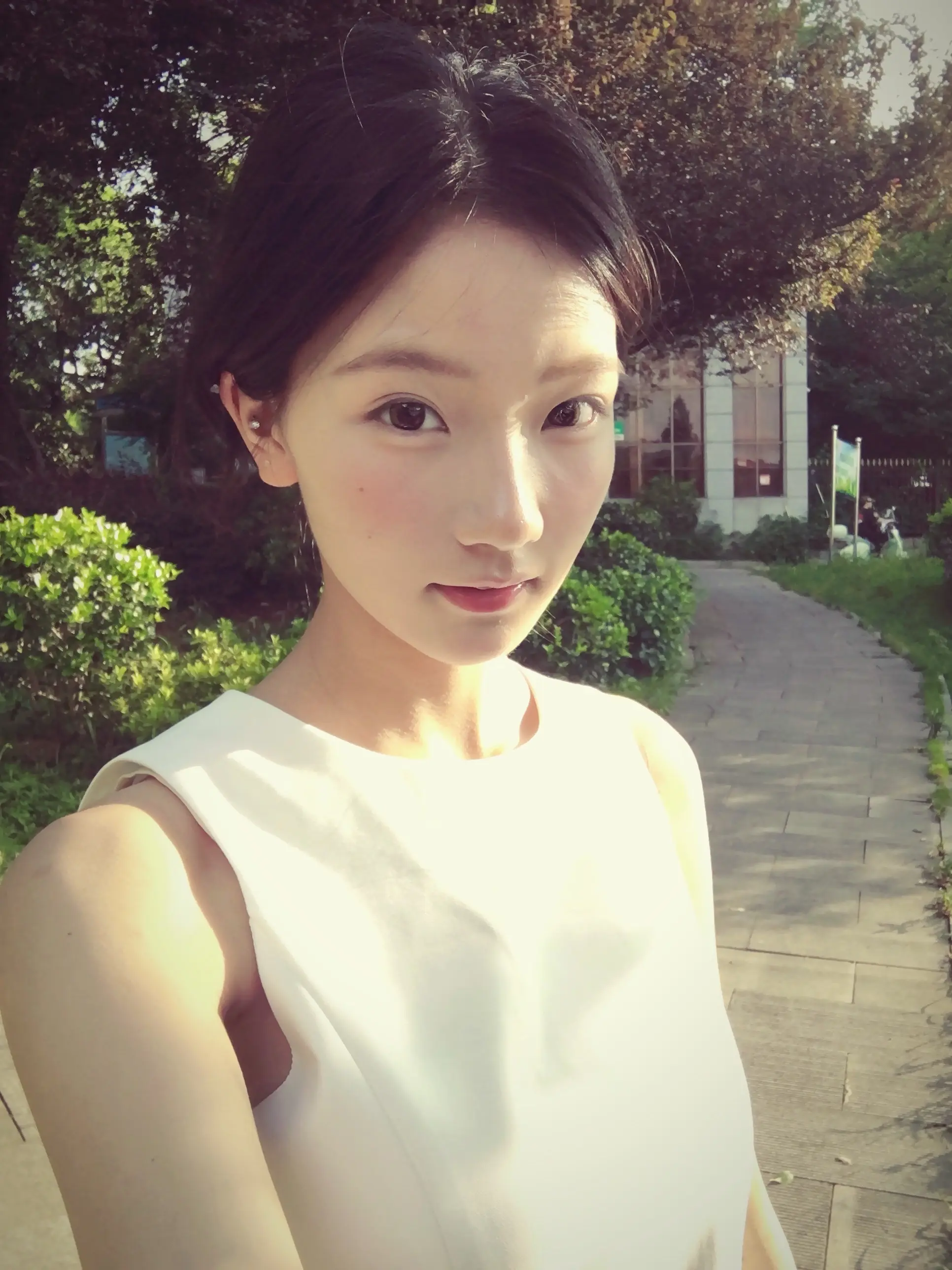 人与人之间是一场仓促的骤雨 直到很久以后还是划在玻璃上的雨痕