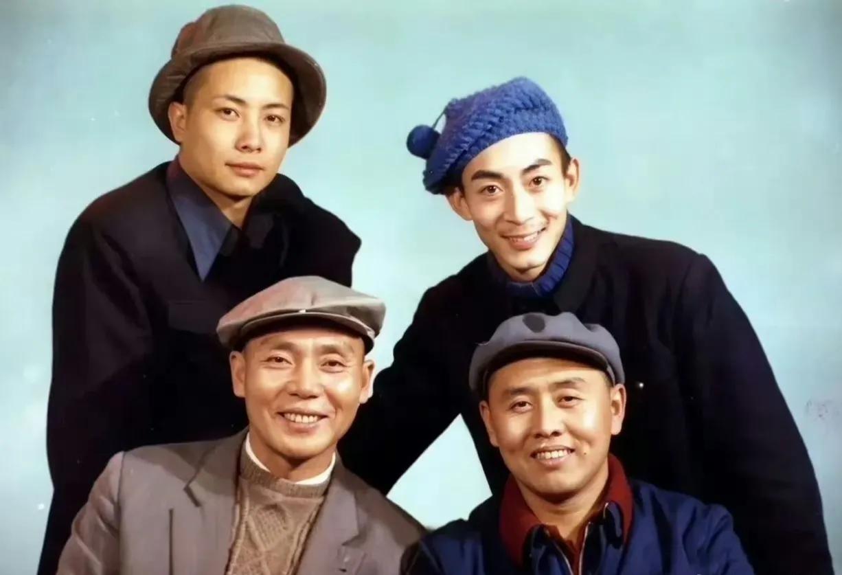 这张老照片充满了年代感，他们应该是很多人的童年美好记忆吧。他们拍的一部西游记，给