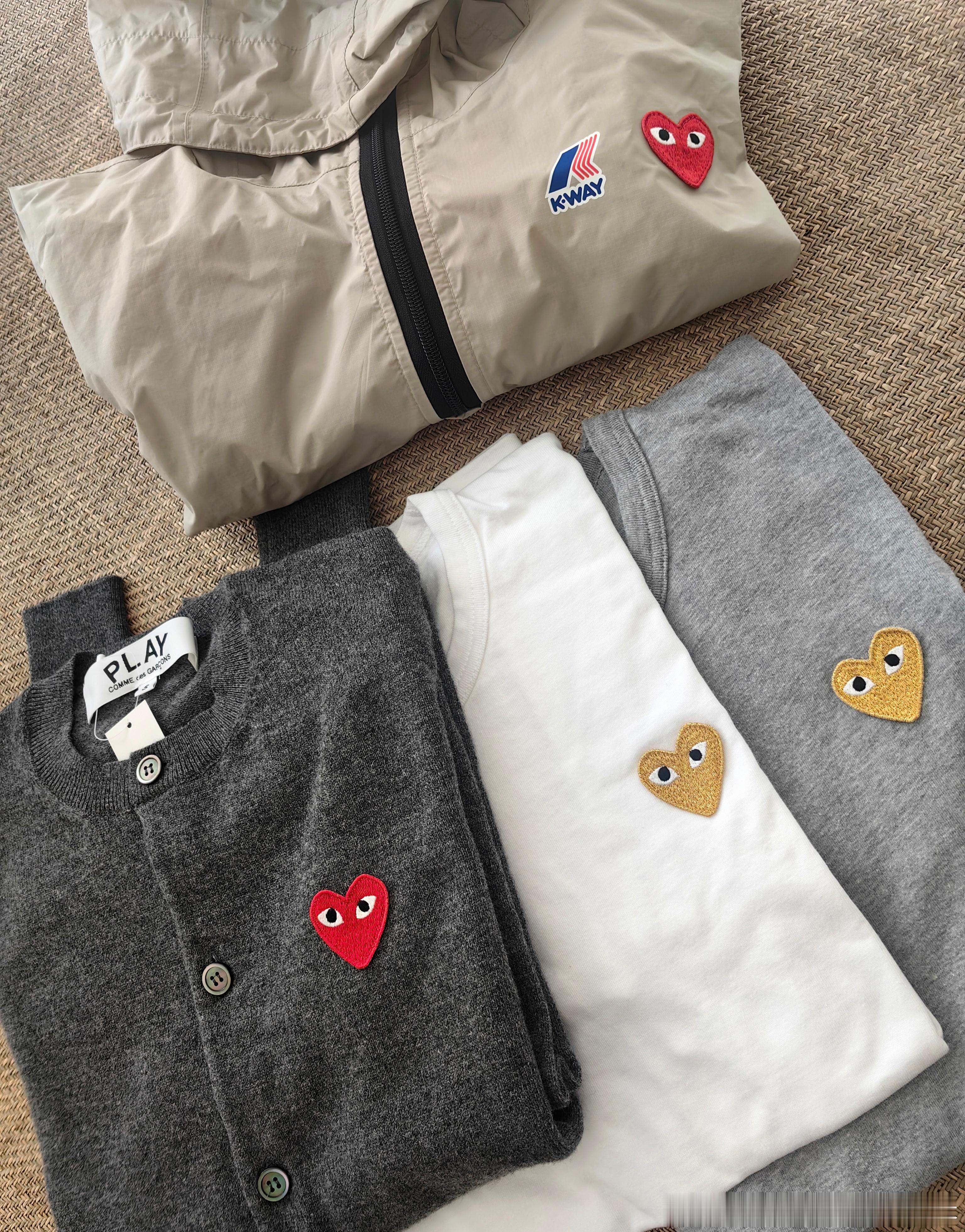 川久保玲的衣服，看似普普通通，上身方知居家穿舒服，穿出门也不失体面，于是这些年里