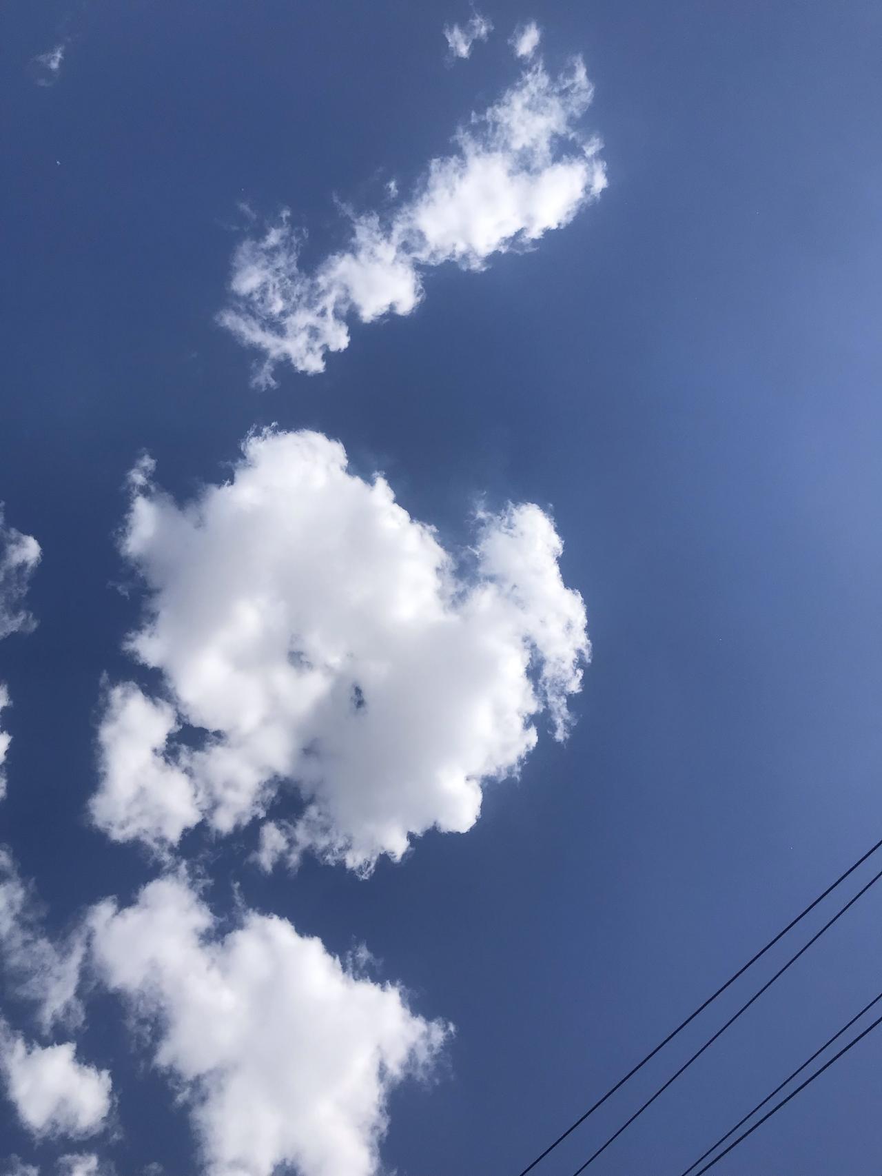 随手一拍城市天空美景天津滨海新区天空。