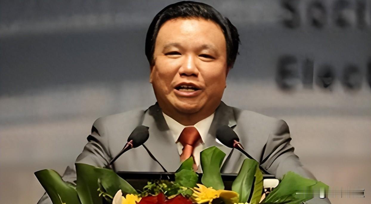 7000万捐给美国大学，技术没落地、员工没工资、债主上门要钱。
去年我在深圳电子