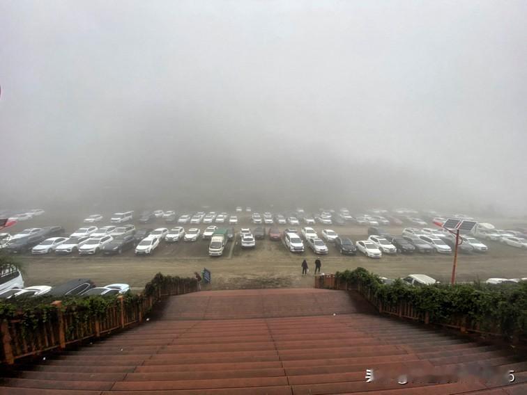 老山迷雾：南疆朝圣之旅

云南麻栗坡老山主峰，我军与越军1984年曾有一场争夺恶