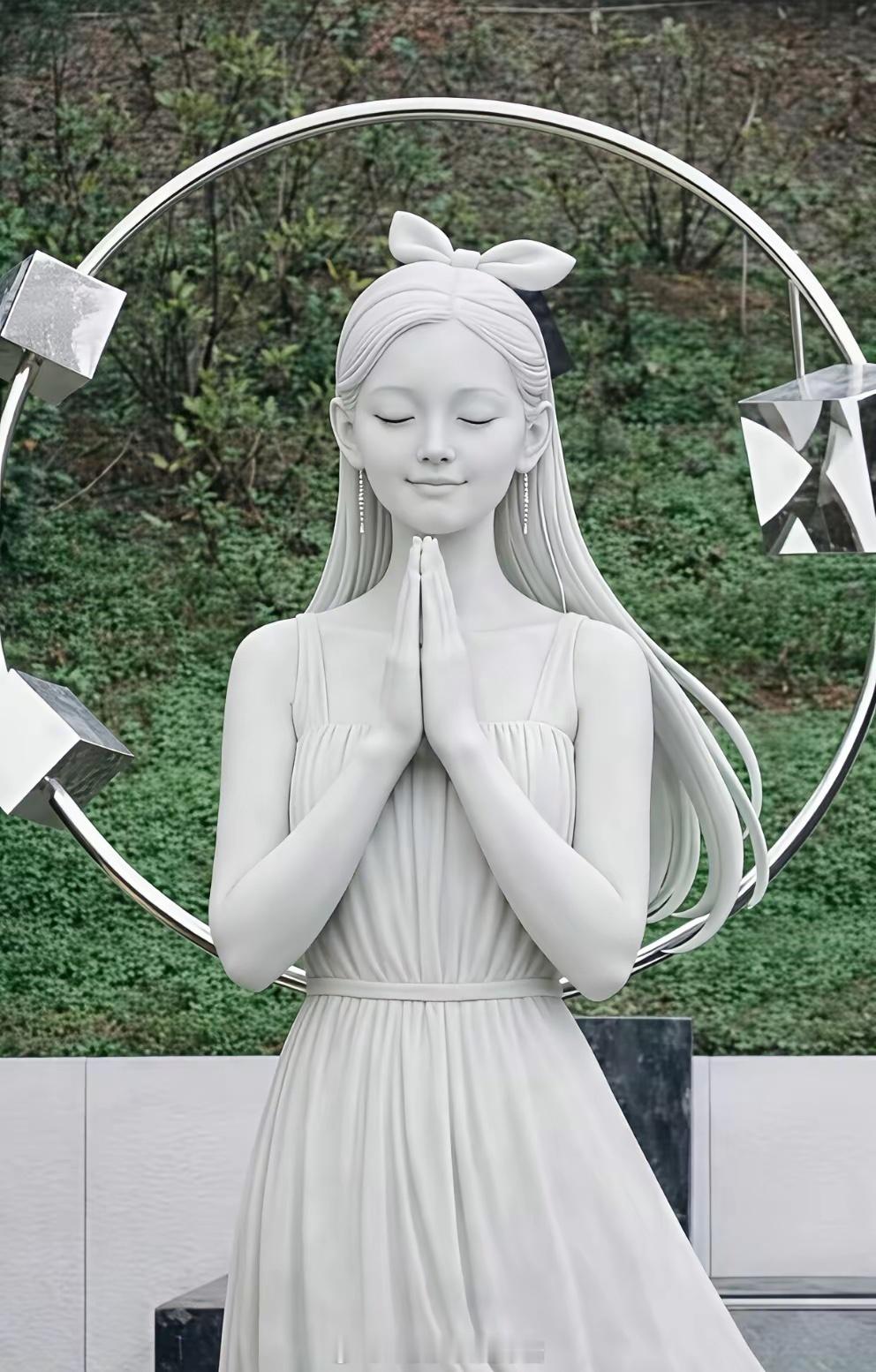 网友把大S的雕像改了一下，大家觉得如何 