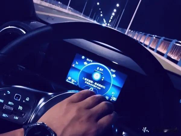 看透一个人需要多长时间？“路遥知马力，日久见人心”给出了答案。
刚认识一个人，大