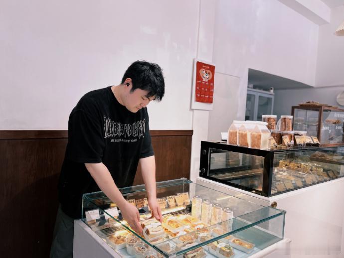 台州95后青年为爱返乡烤出乡村创业新模样 从校服到婚纱，再从都市回到乡村。椒江1