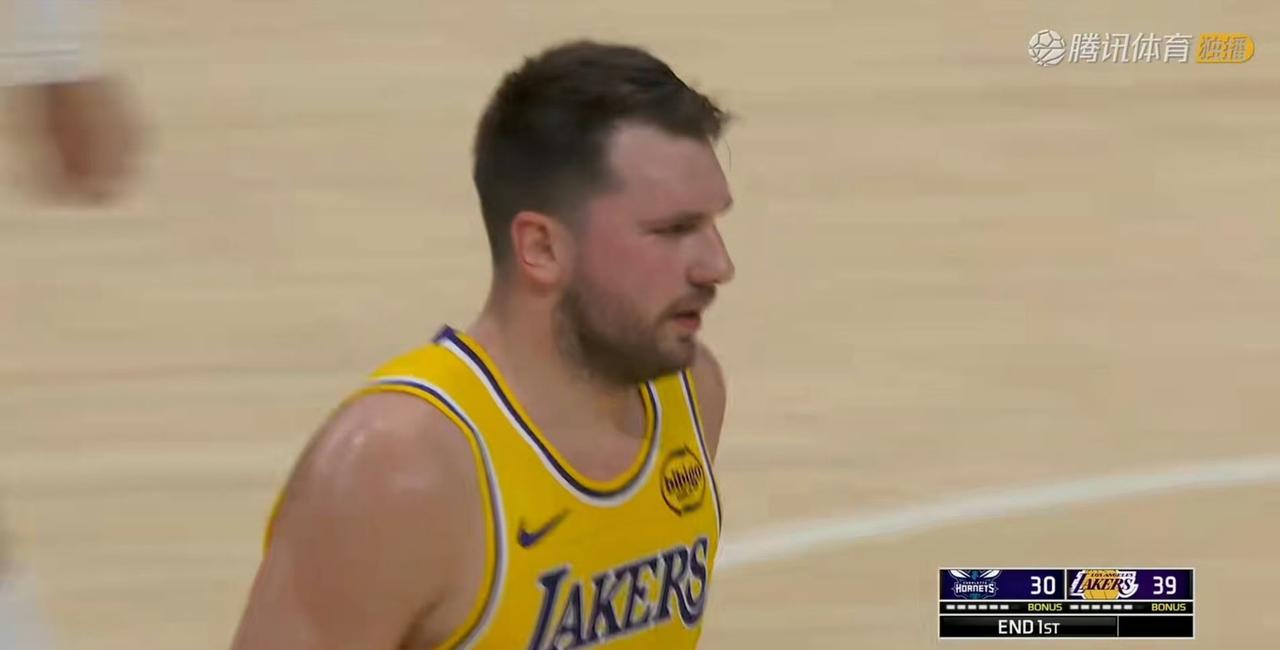 不吹不黑，今日东契奇和鲍尔的表现到底差在哪里！！
 
鲍尔：本场比赛上场29分钟